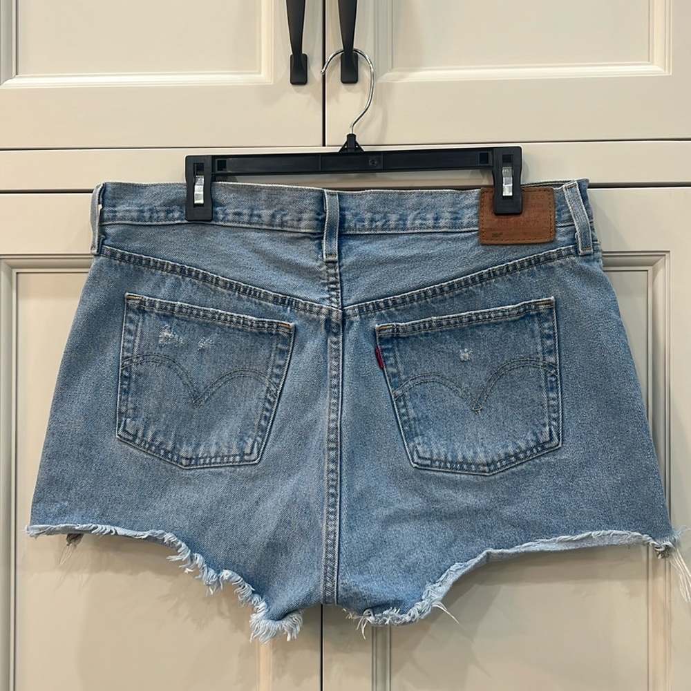 Levi’s 501 Original Shorts Classic Light Blue Denim Wash Frayed Womens Size 33